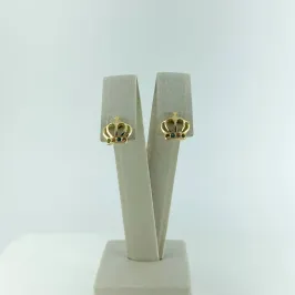 Brinco com Design de Coroa com Microzircônias Coloridas Folheado a Ouro 18k