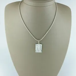 Colar Cordão Baiano com Pingente Placa Letra M Folheado em Prata
