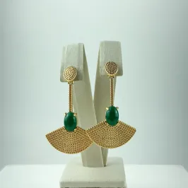 Brinco com Design de Leque Cravejado com Zircônias Folheado a Ouro 18k