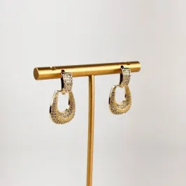 Brinco Retangular em Zircônias Folheado a Ouro 18k