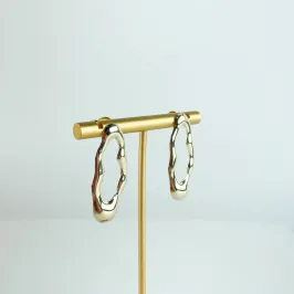 Brinco Orgânico Oval Vazado Folheado a Ouro 18k
