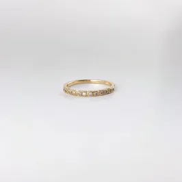 Anel Meia Aliança em Zircônias Folhado a Ouro 18k