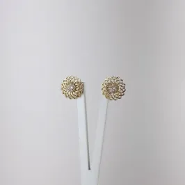 Brinco Lótus Cravejado em Zircônias Folheado a Ouro 18k