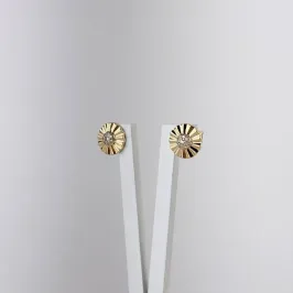 Brinco Margarida Cravejado em Zircônias Folheado a Ouro 18k