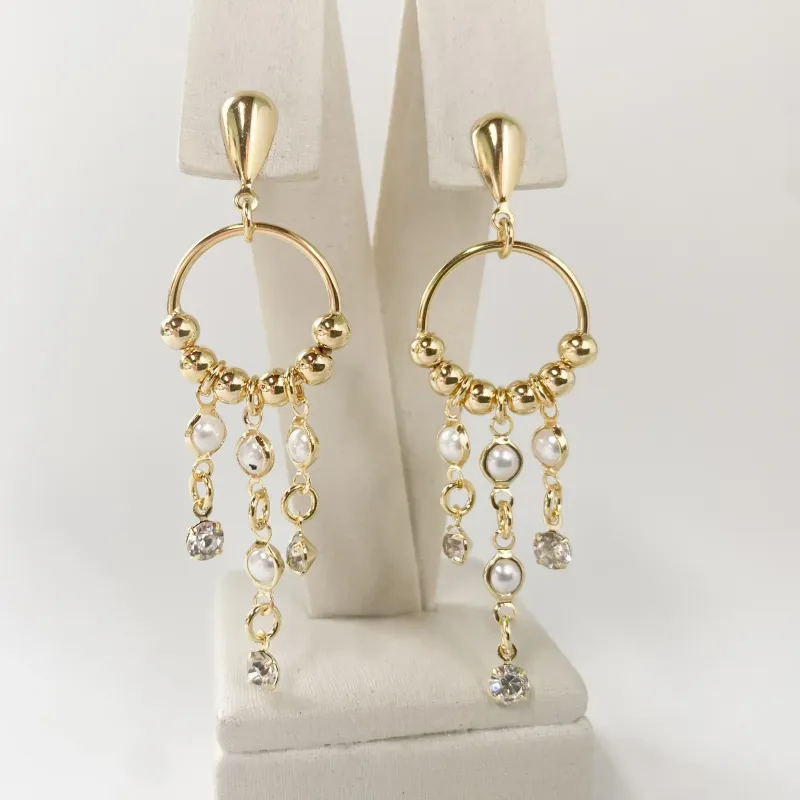 Brinco com Pérolas e Bolinhas Folheado a Ouro 18k