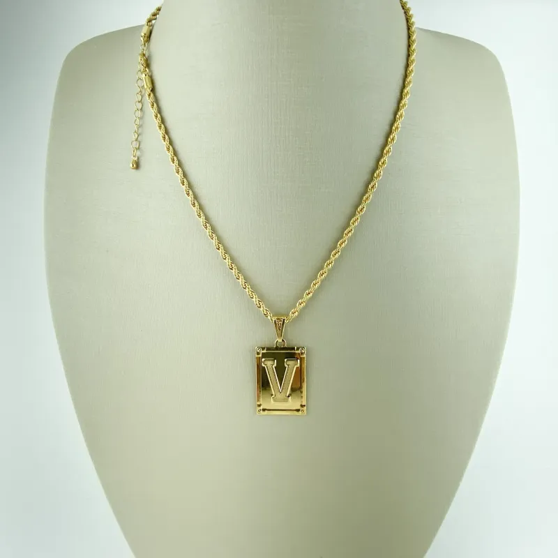 Colar Cordão Baiano com Pingente Letra V Folheado a Ouro 18k