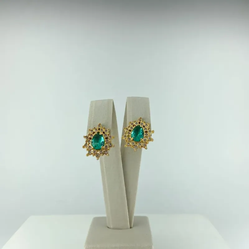 Brinco Design de Gota Cravejado com Zircônia Folheado a Ouro 18k