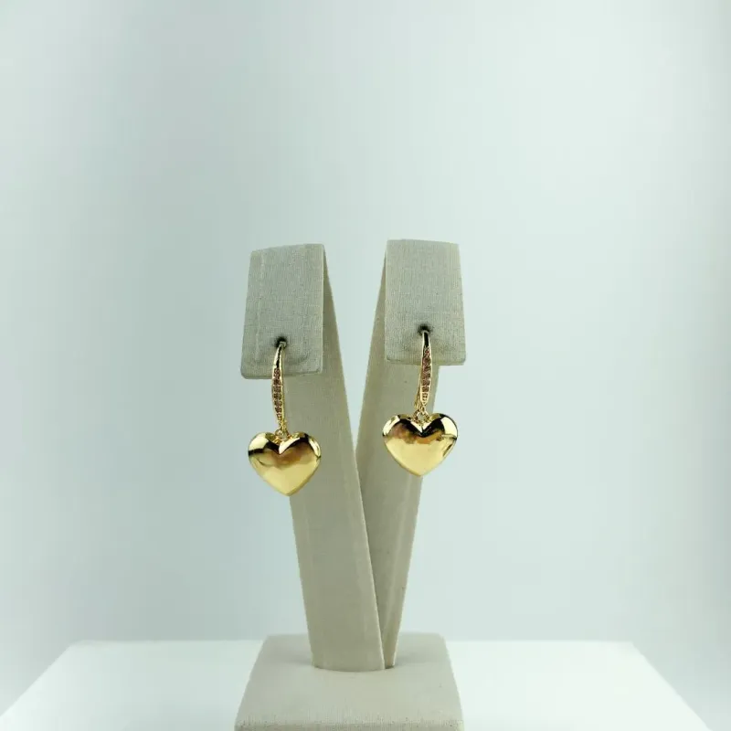 Brinco com Pingente de Coração e Microzircônias Folheado a Ouro 18k