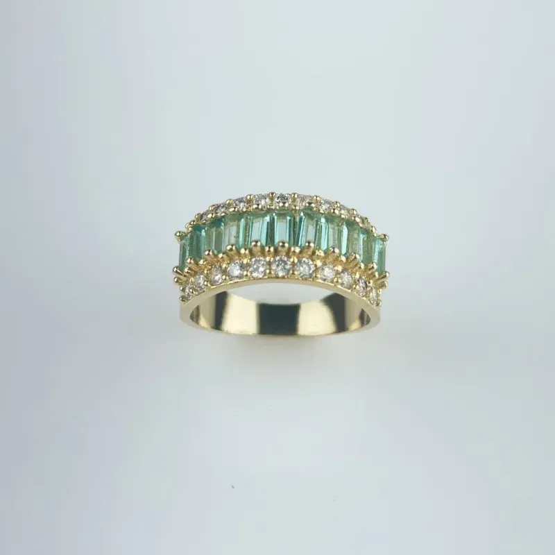 Anel com Zircônia Verde Claro Folheado a Ouro 18k