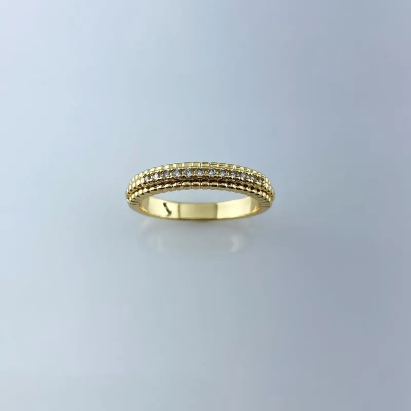 Anel com Zircônias Folheada a Ouro 18k