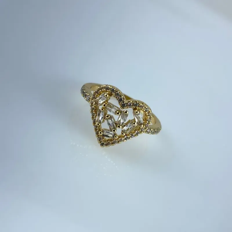 Anel Design Coração em Zircônia Folheado a Ouro 18k