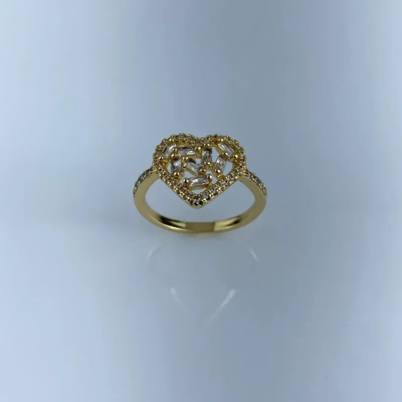 Anel Design Coração em Zircônia Folheado a Ouro 18k