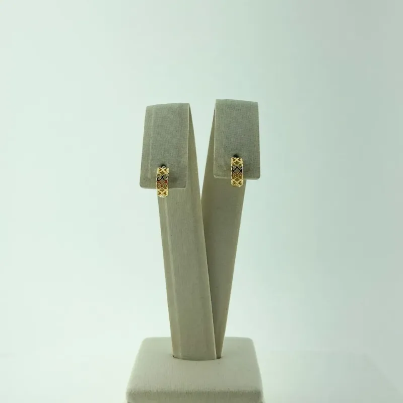 Brinco Argolinha com Corações Vazados Folheado a Ouro 18k