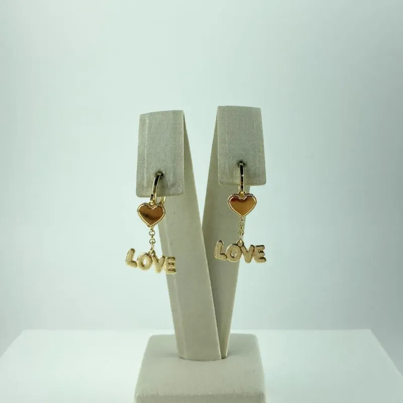 Brinco com Pingentes de Coração e Pérola Folheado a Ouro 18k