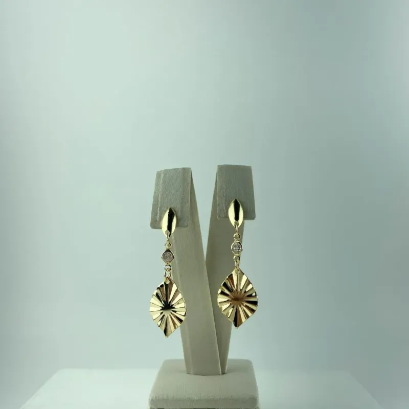 Brinco Design de Gota e Zircônia Folheado a Ouro 18k