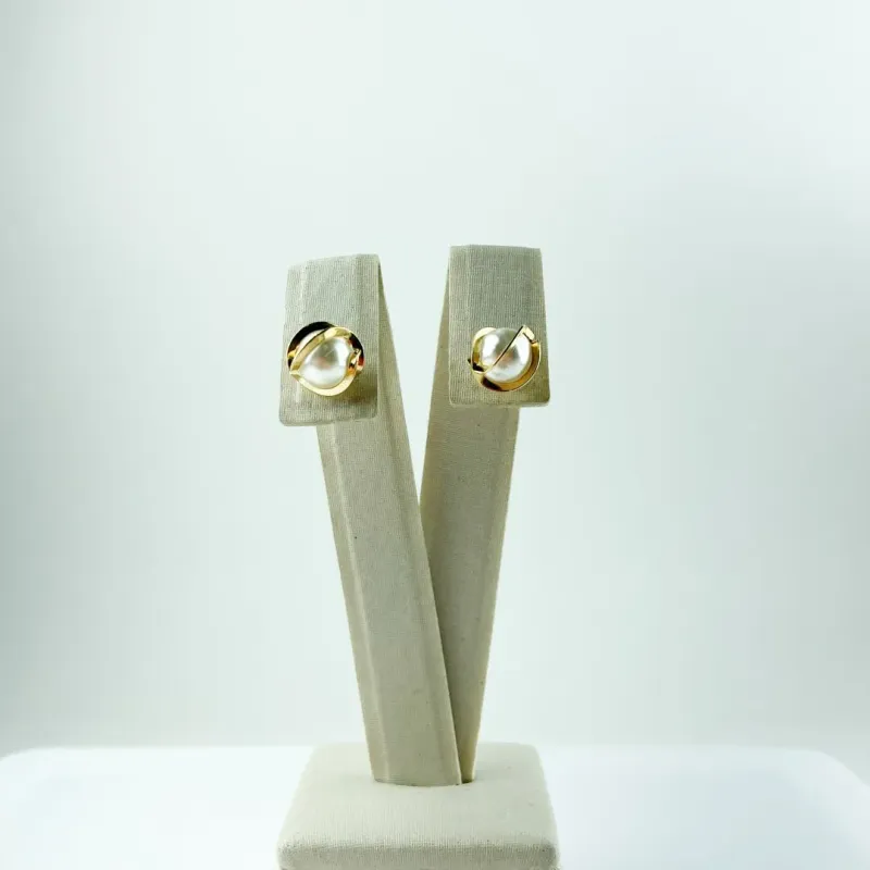 Brinco Pérola com Filetes Sobrepostos Folheado a Ouro 18k