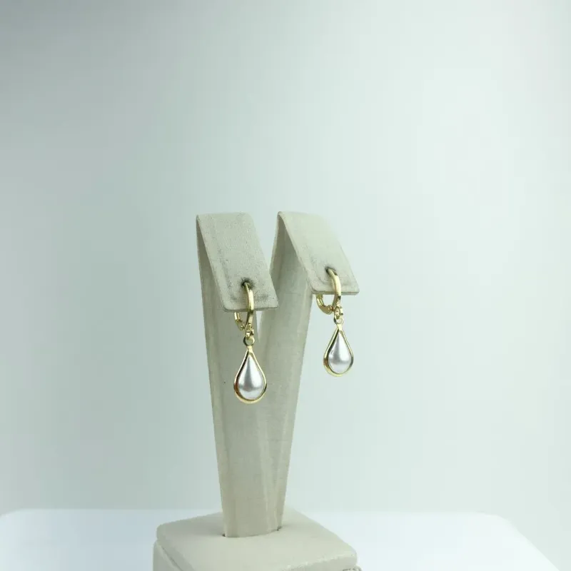 Brinco de Pérola Design de Gota Folheado a Ouro 18k
