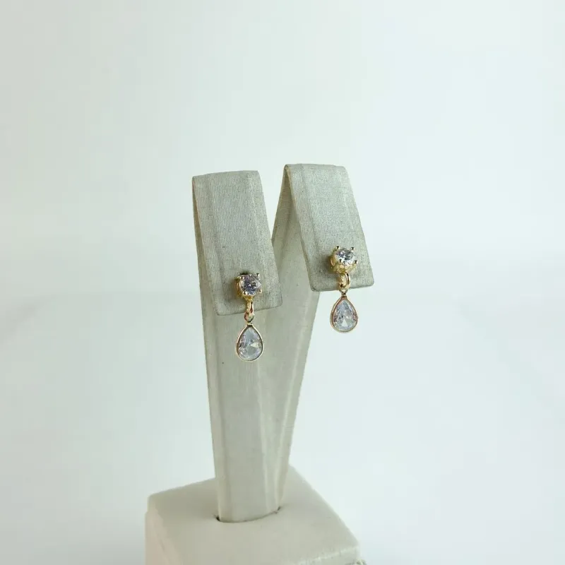 Brinco Ponto de Luz e Gota Folheado a Ouro 18k