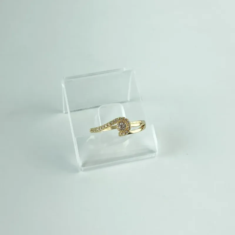 Anel Entrelaçado Cravejado em Zircônia Folheado a Ouro 18k
