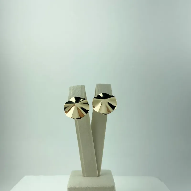 Brinco Orgânico Redondo Martelado Folheado a Ouro 18k