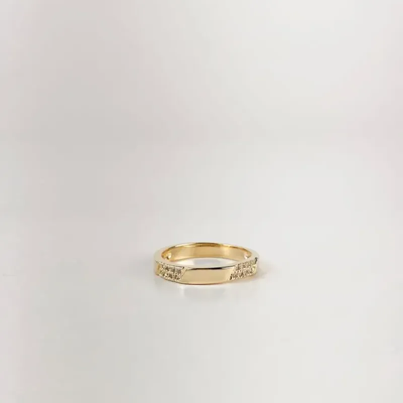 Anel Aliança em Zircônias Folheado a Ouro 18k