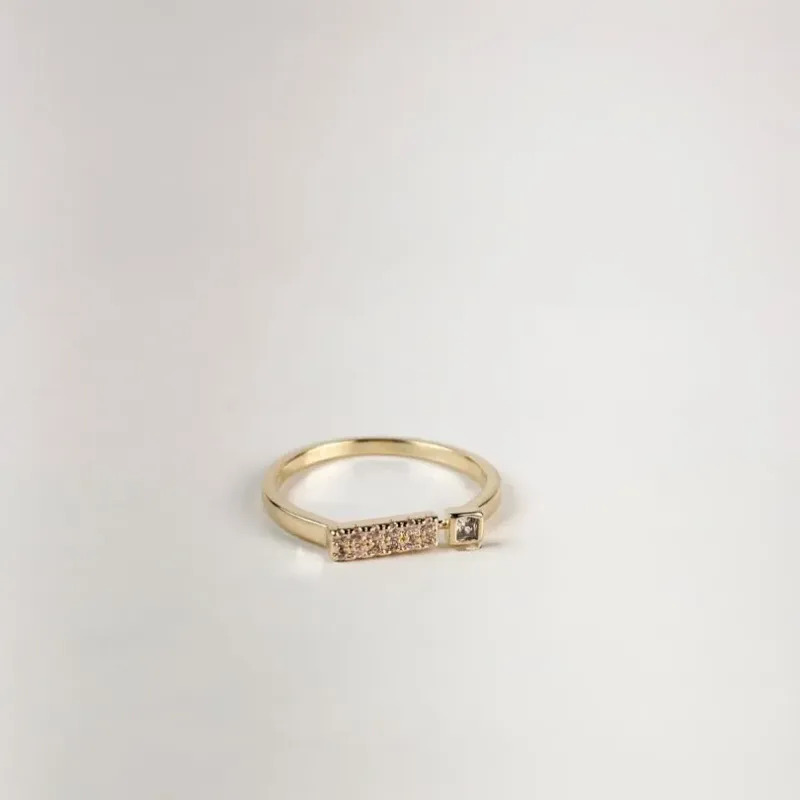 Anel Aparador em  Zircônias Folheado a OUro 18k
