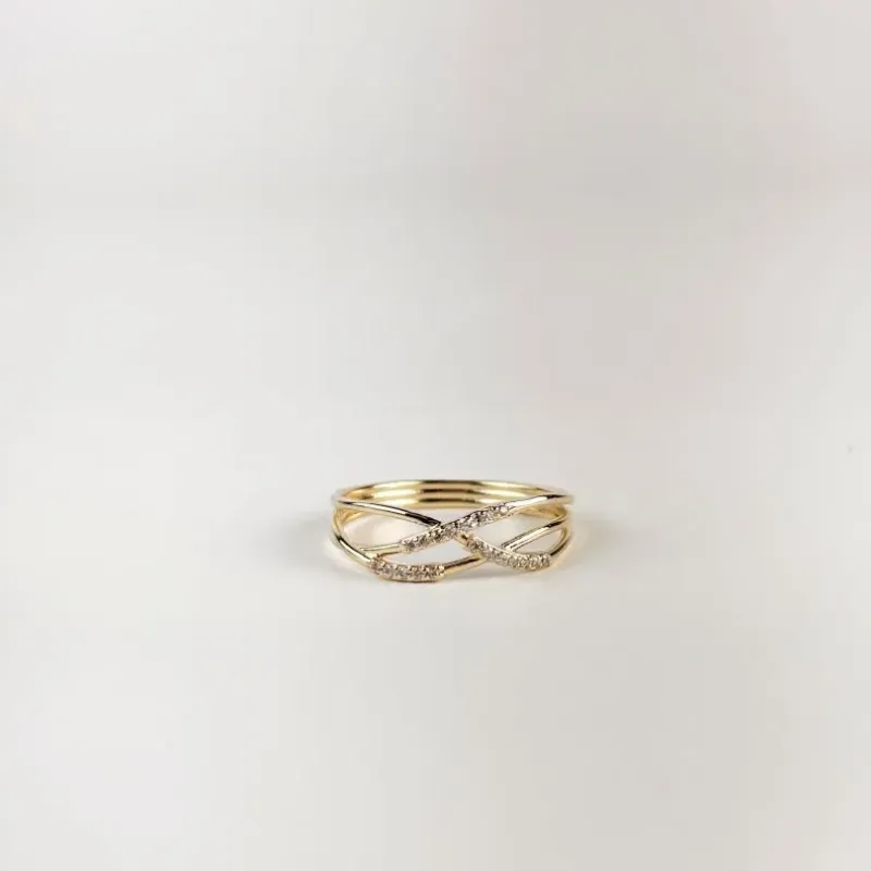 Anel Entrelaçado em Zircônias Folheado a OUro 18k