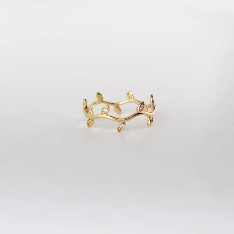 Anel Folhas Cravejado em Microzircônia Folheado a Ouro 18k
