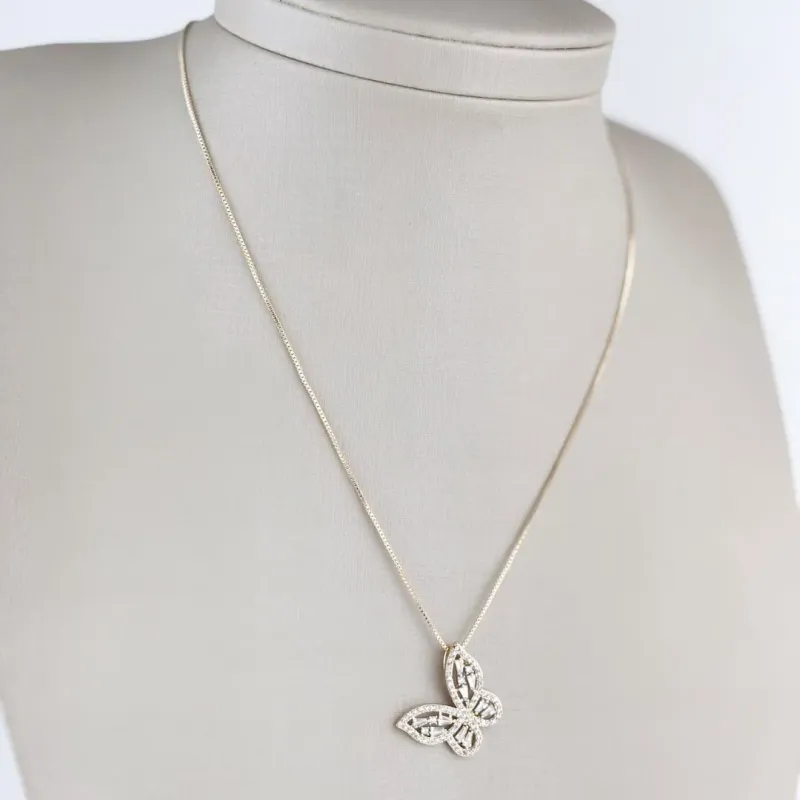 Colar Borboleta Cravejada em Zircônias Folheado a Ouro 18k