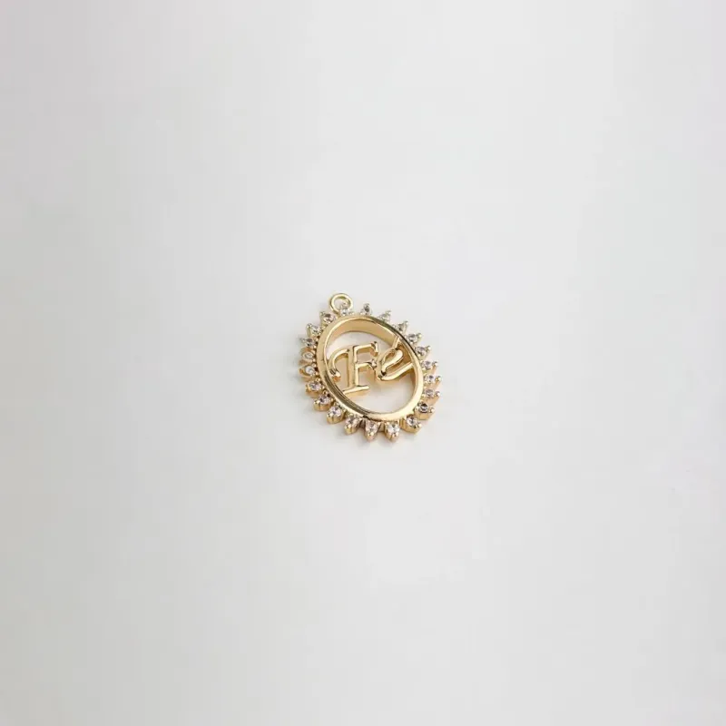 Pingente Fé Cravejado em Zircônia Folheado a Ouro 18k