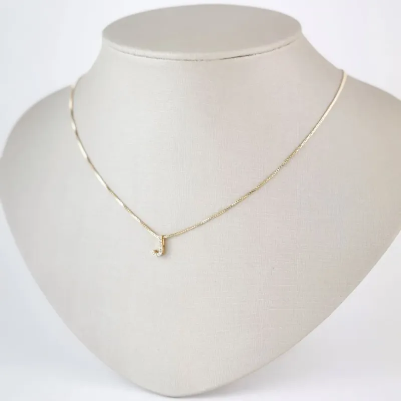 Colar Pingente Letra J em Zircônias Folheado a Ouro 18k
