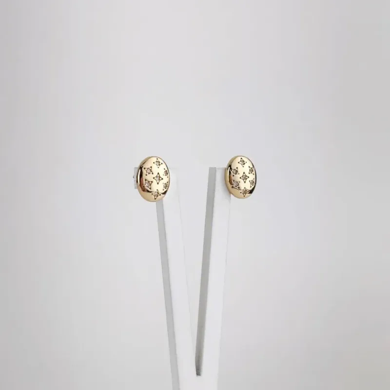 Brinco Estrelado Cravejado em Zircônias Folheado a Ouro 18k