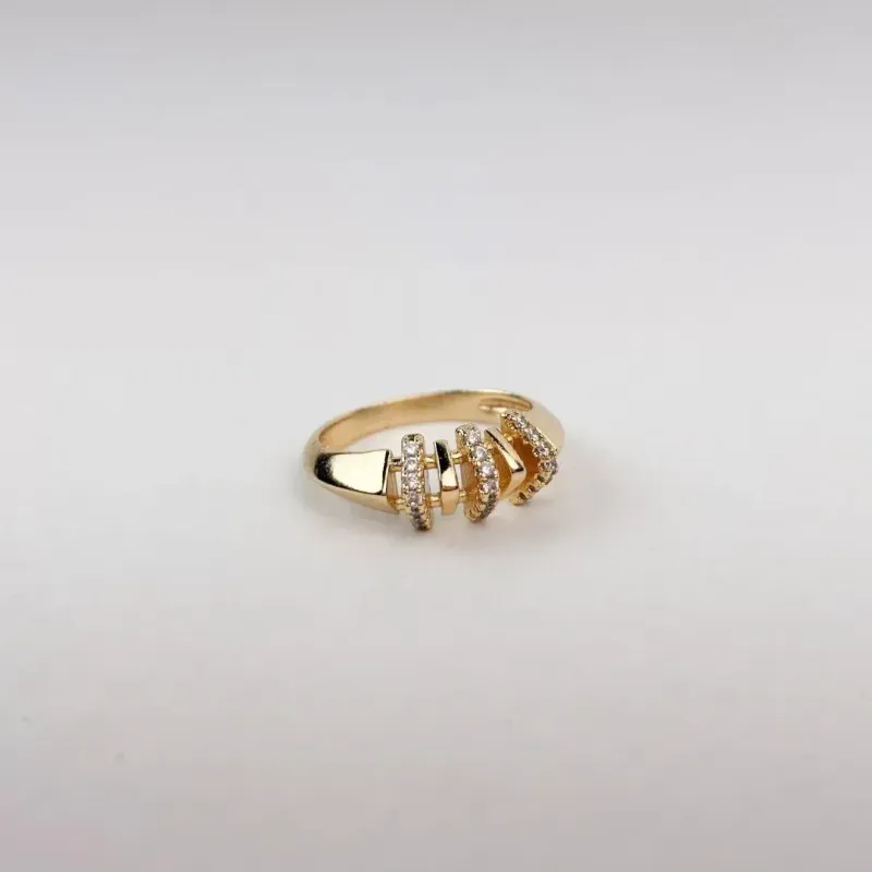 Anel Coroa Cravejado em Zircônias Folheado a Ouro 18k