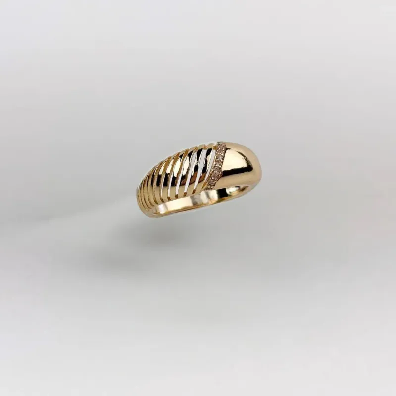 Anel Onda de Ouro Cravejado em Zircônias Folheado a Ouro 18k