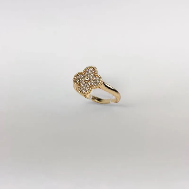 Anel Trevo Cravejado em Zircônias Folheado a Ouro 18k