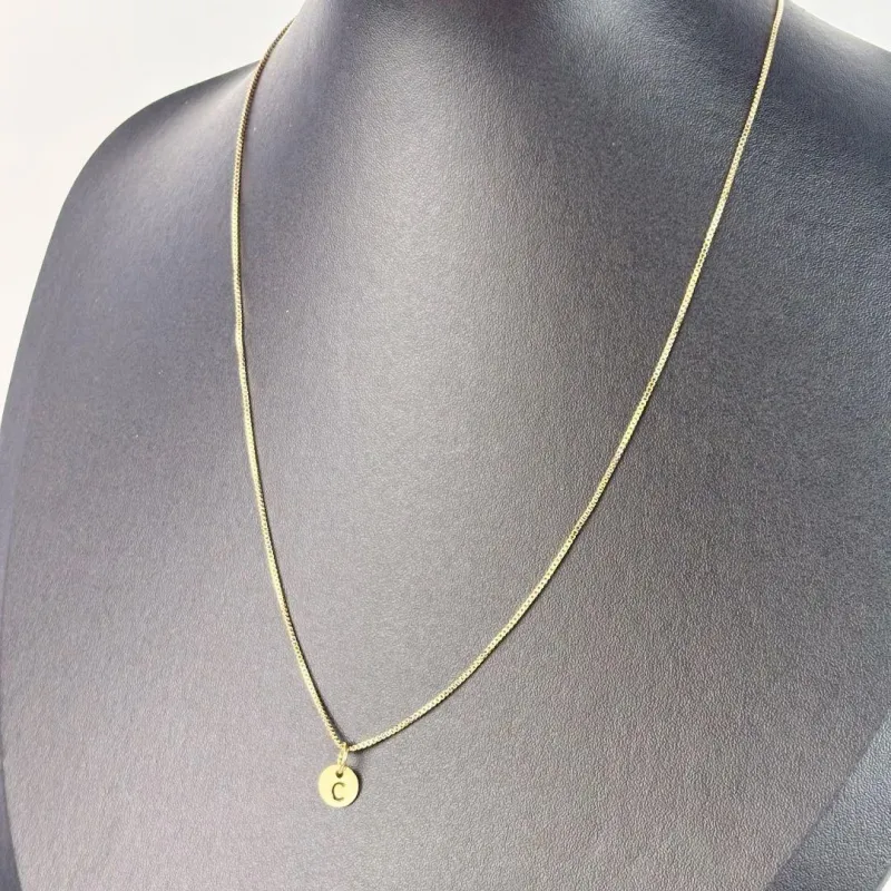 Colar Traço de Sol Letra C Folheado a Ouro 18k