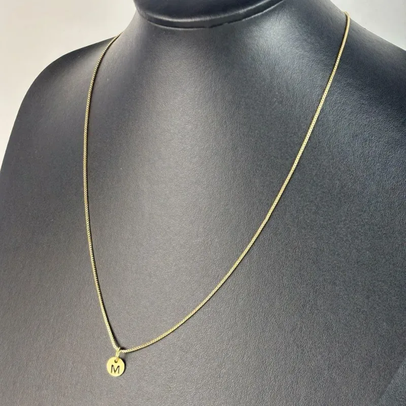 Colar Traço de Sol Letra M Folheado a Ouro 18k