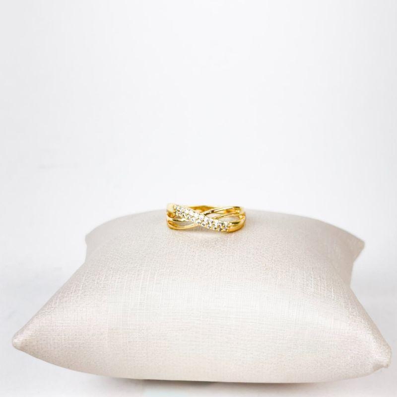 Anel Entrelaçado em Zircônias Folheado a Ouro 18k