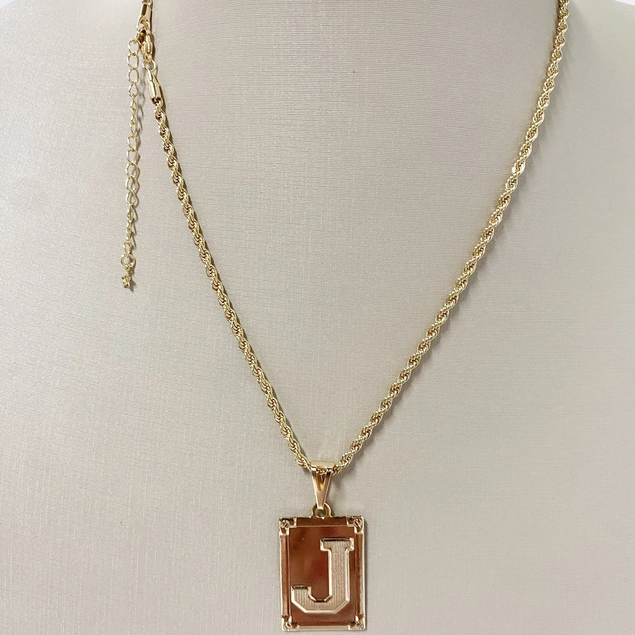 Colar Cordão Baiano com Pingente Letra J Folheado a Ouro 18k
