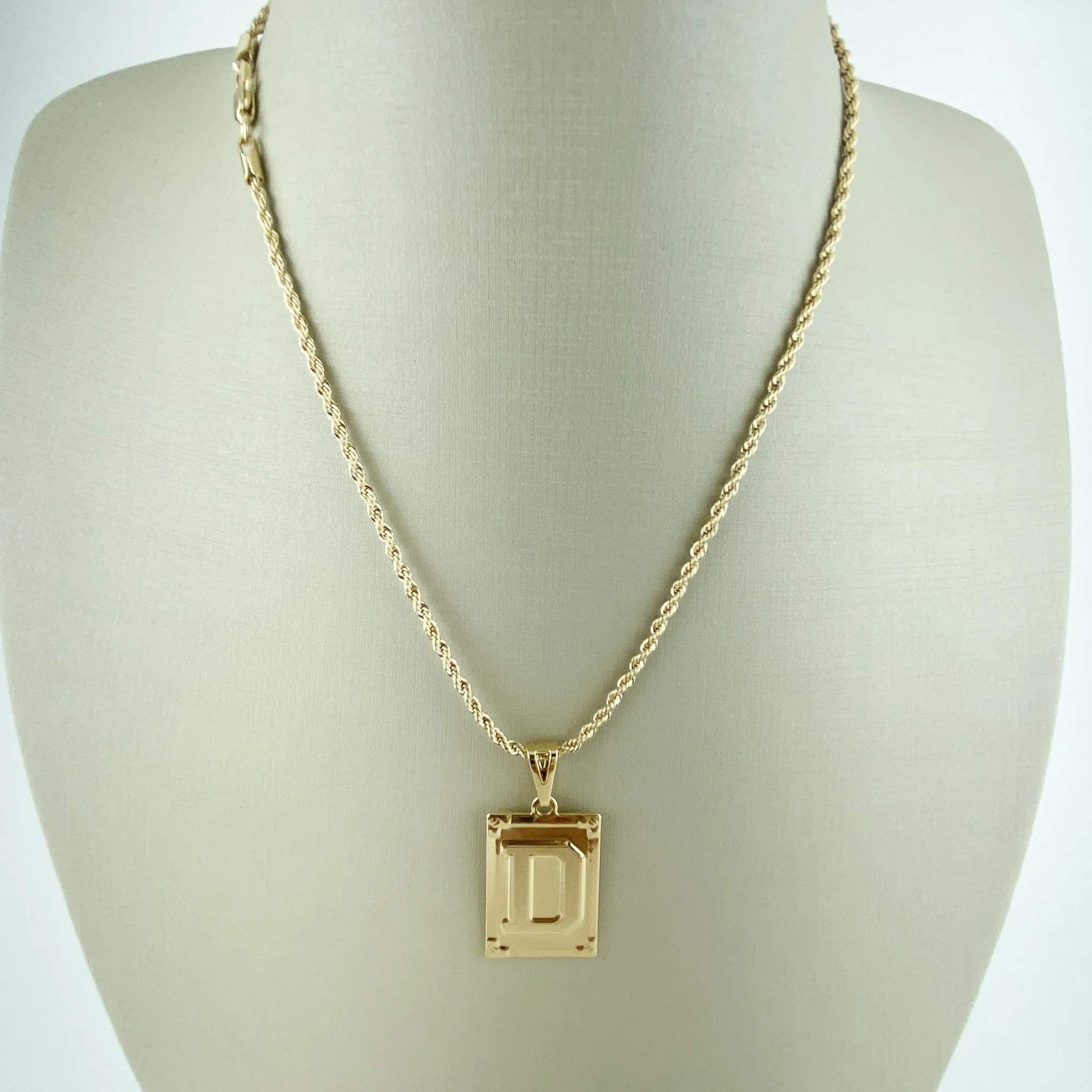 Colar Cordão Baiano com Pingente Letra D Folheado a Ouro 18k