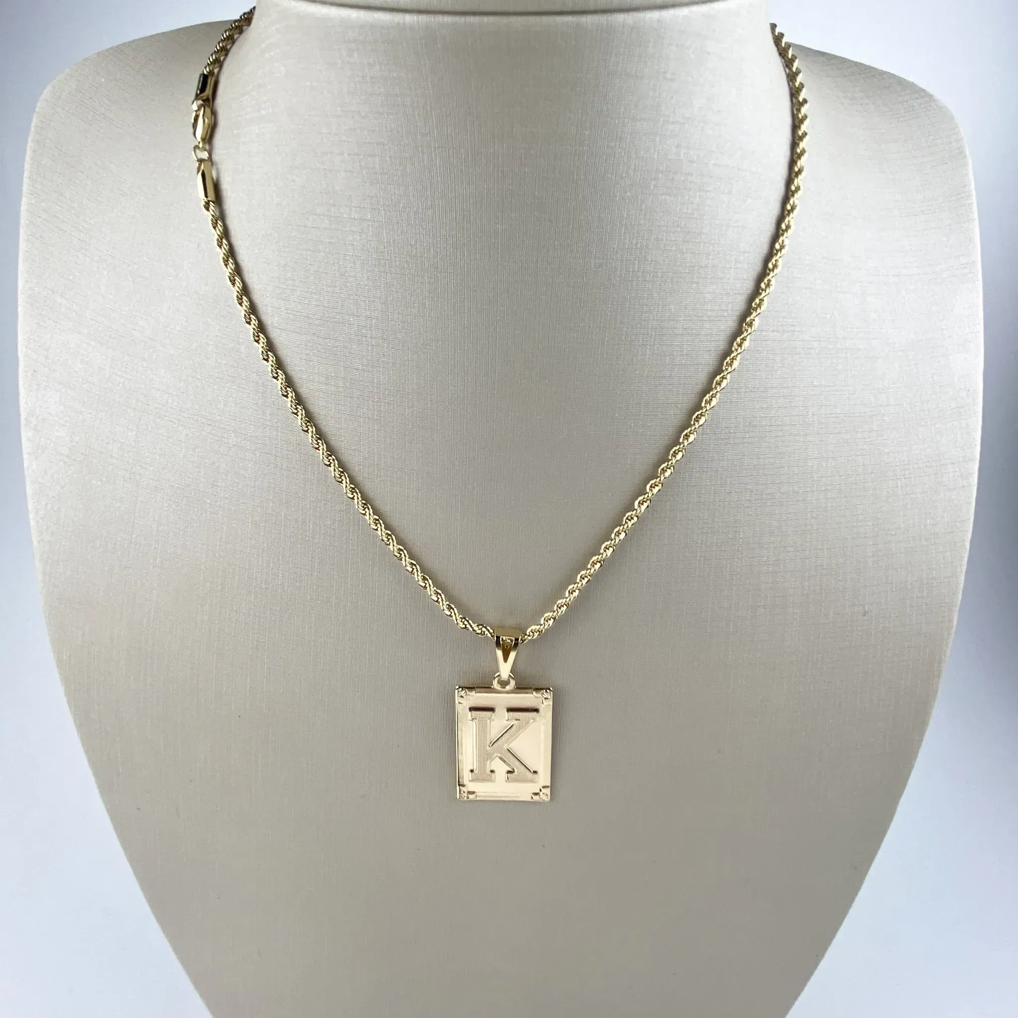 Colar Cordão Baiano com Pingente Letra K Folheado a Ouro 18k