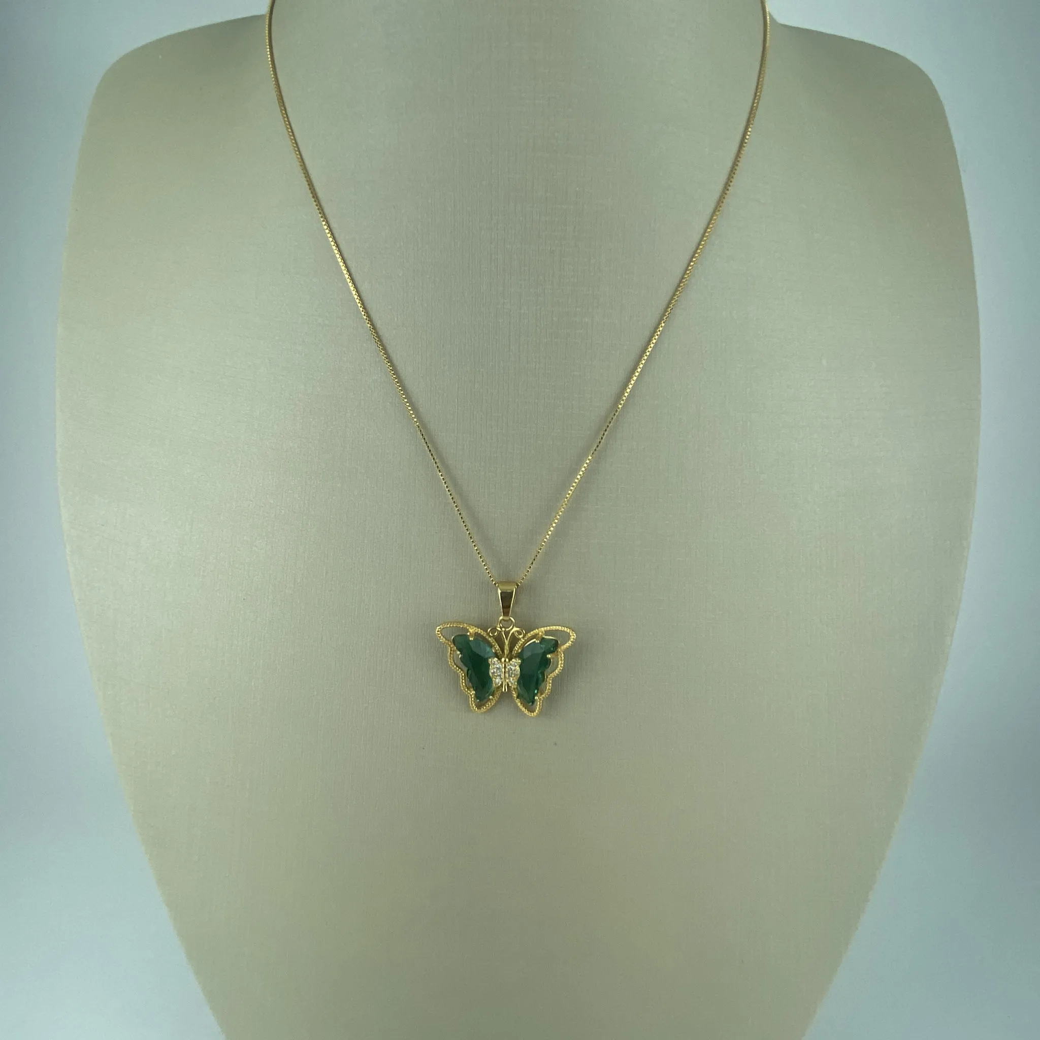 Colar Veneziana com Pingente Borboleta Asas Verde Folheado a Ouro 18k