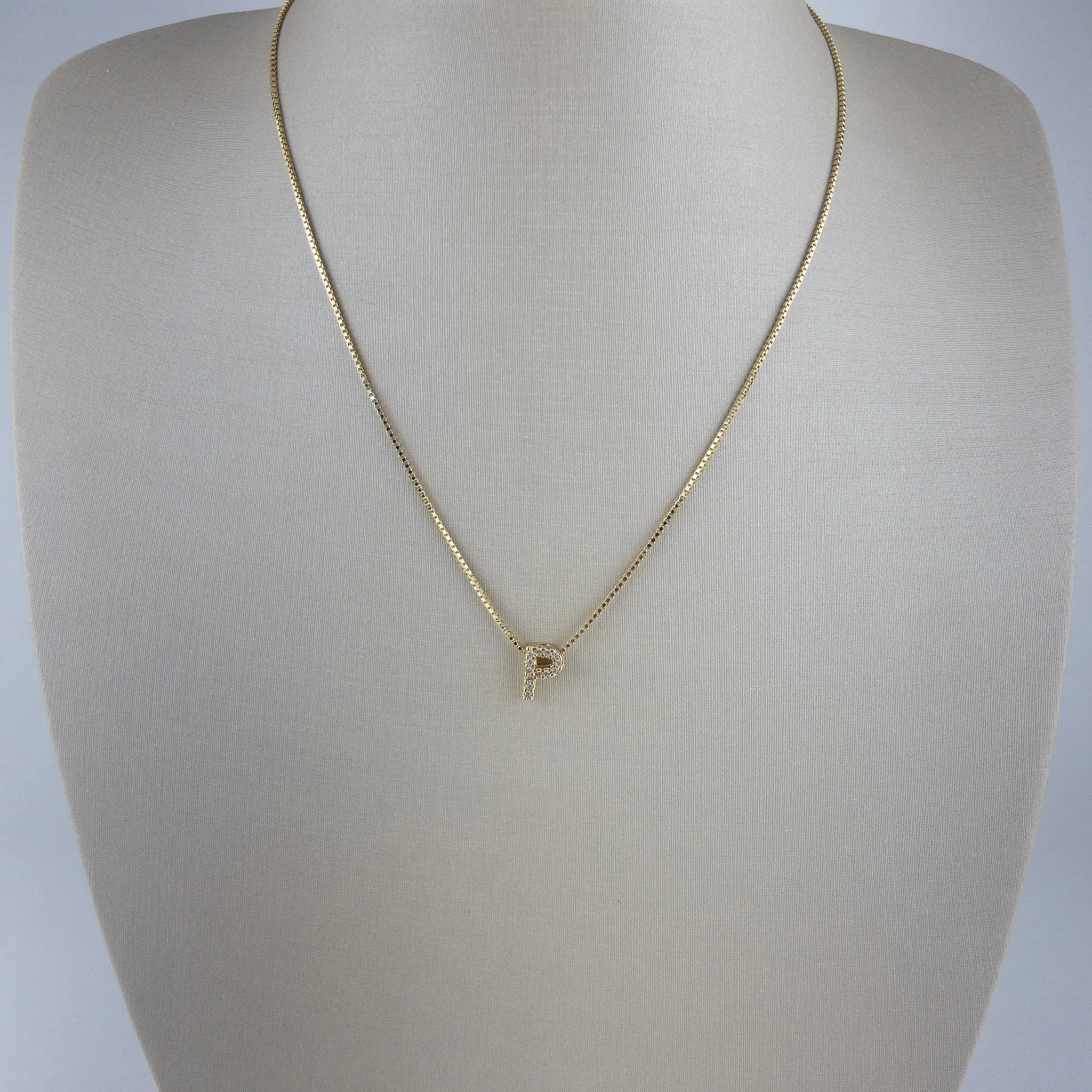 Colar Veneziana com Pingente de Letra Cravejada de Zircônias Folheado a Ouro 18k