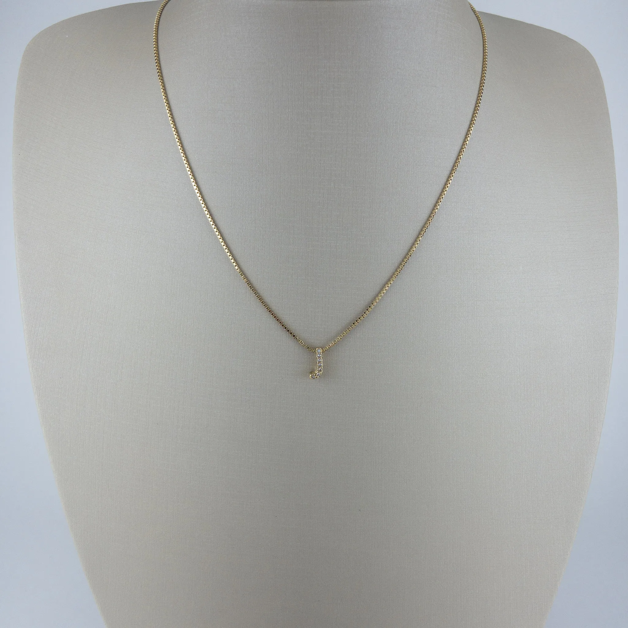 Colar Veneziana com Pingente de Letra Cravejada de Zircônias Folheado a Ouro 18k