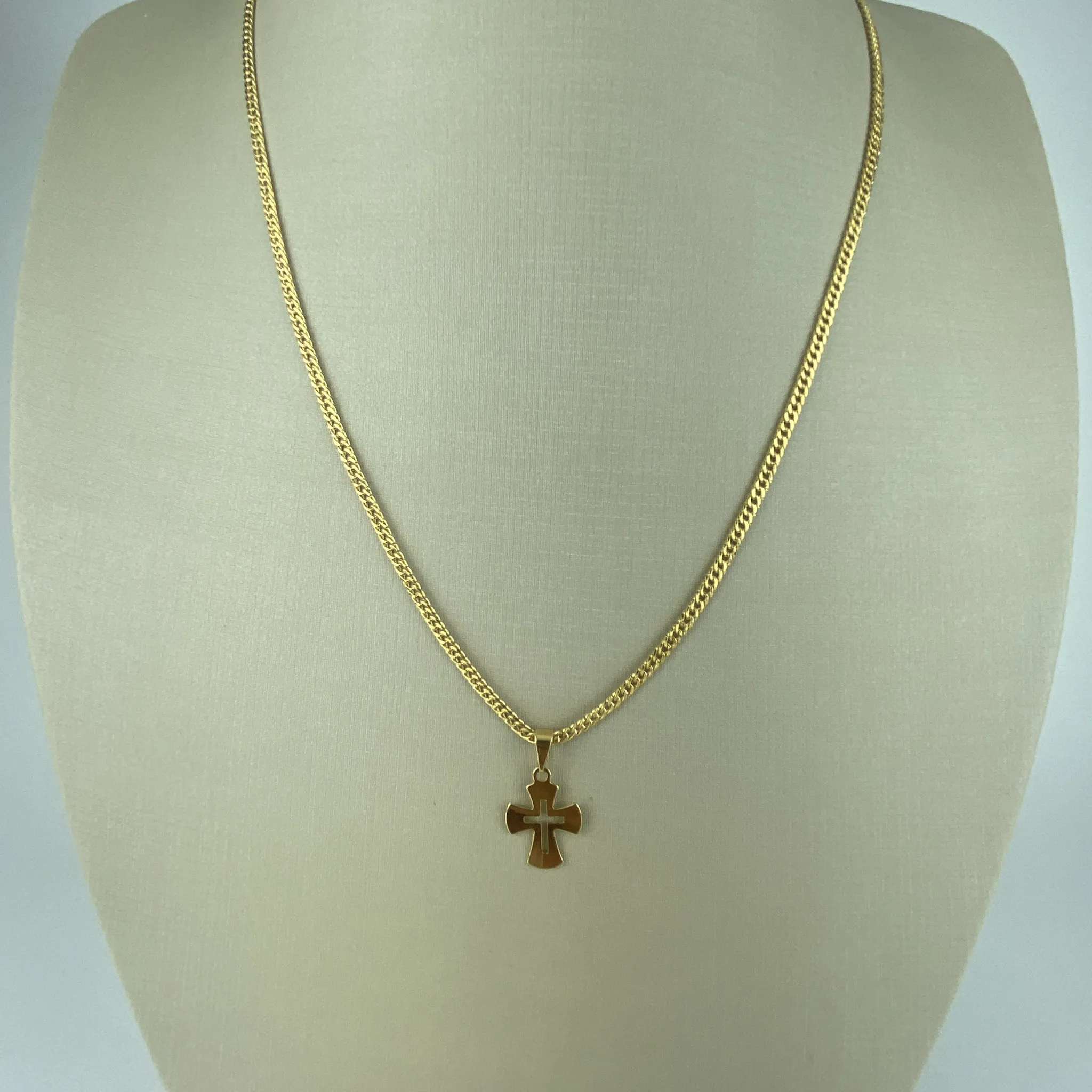 Corrente Masculina com Pingente em Cruz Vazada  Folheado a Ouro 18k