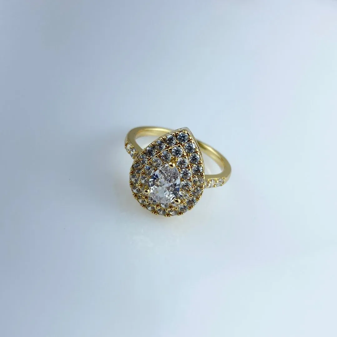 Anel Design de Gota Cravejada em Zircônia Folheado a Ouro 18k