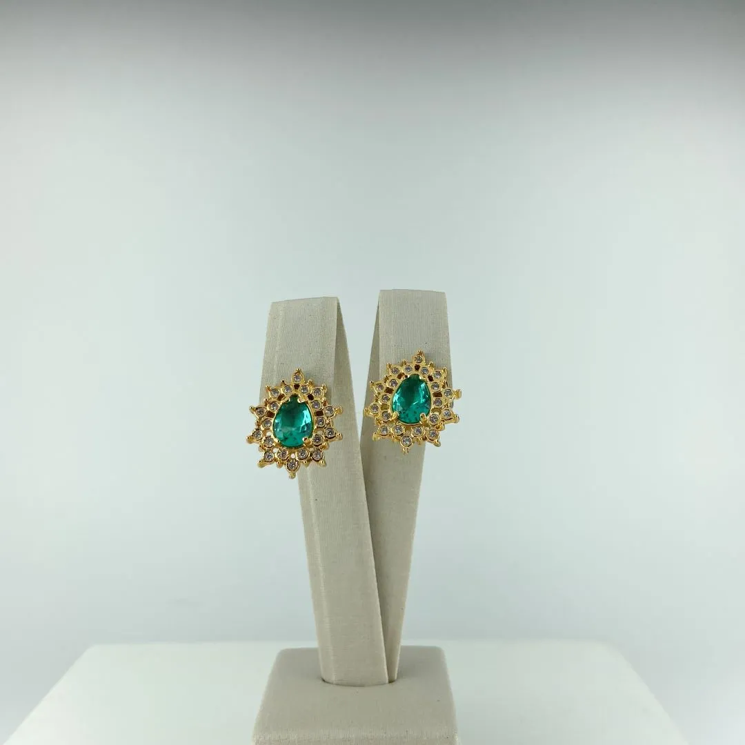 Brinco Design de Gota Cravejado com Zircônia Folheado a Ouro 18k