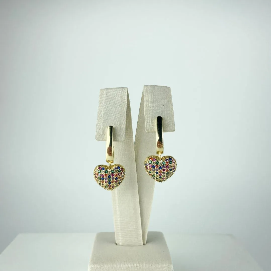 Brinco Design de Coração Cravejado de Zircônia Colorida Folheado a Ouro 18k