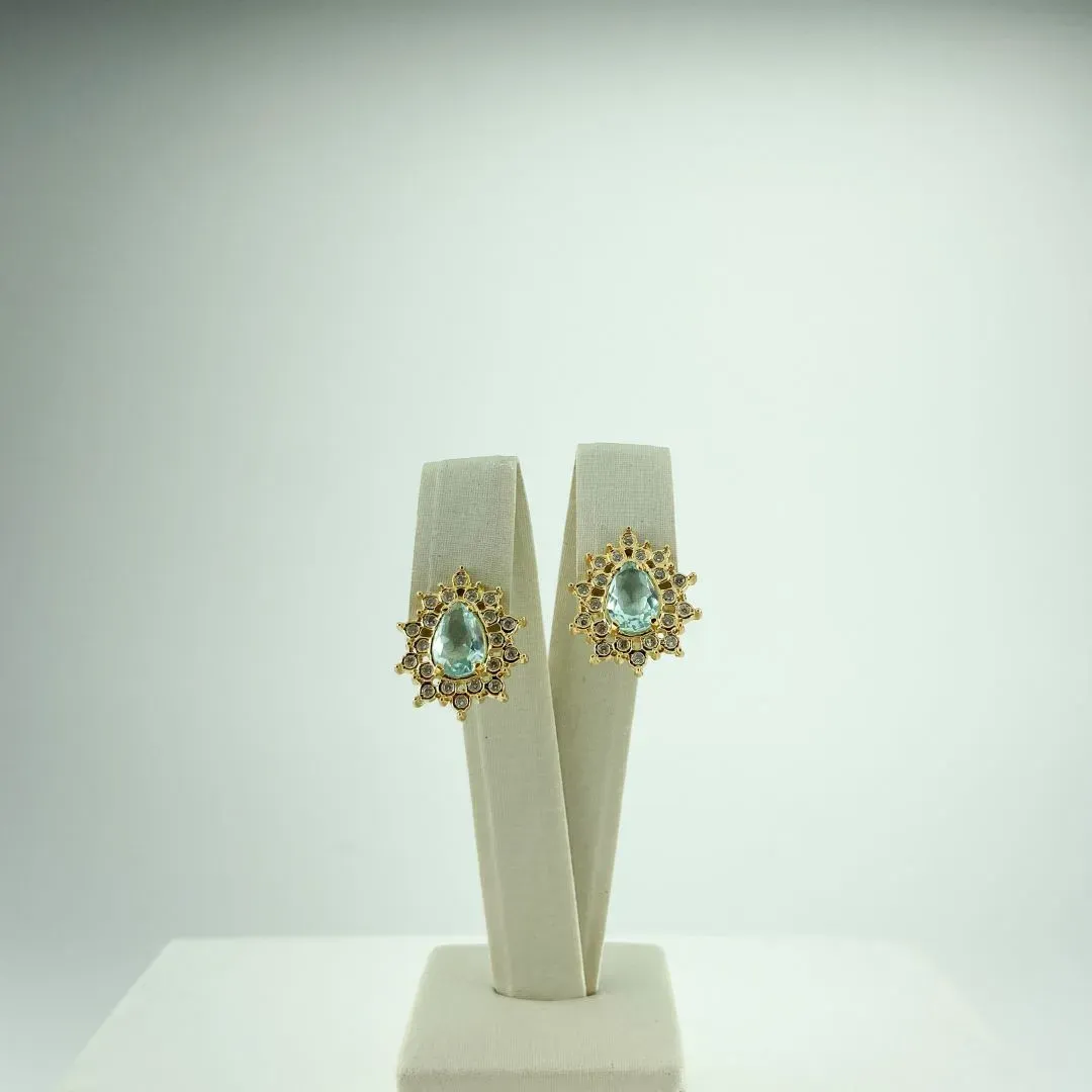 Brinco Design de Gota Cravejado com Zircônia Folheado a Ouro 18k