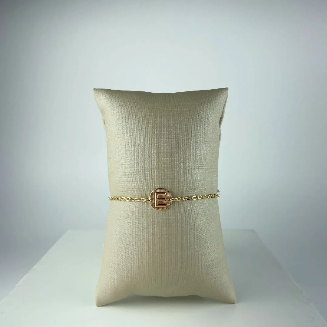 Pulseira Elo Cadeadinho com Letra E Folheado a Ouro 18k